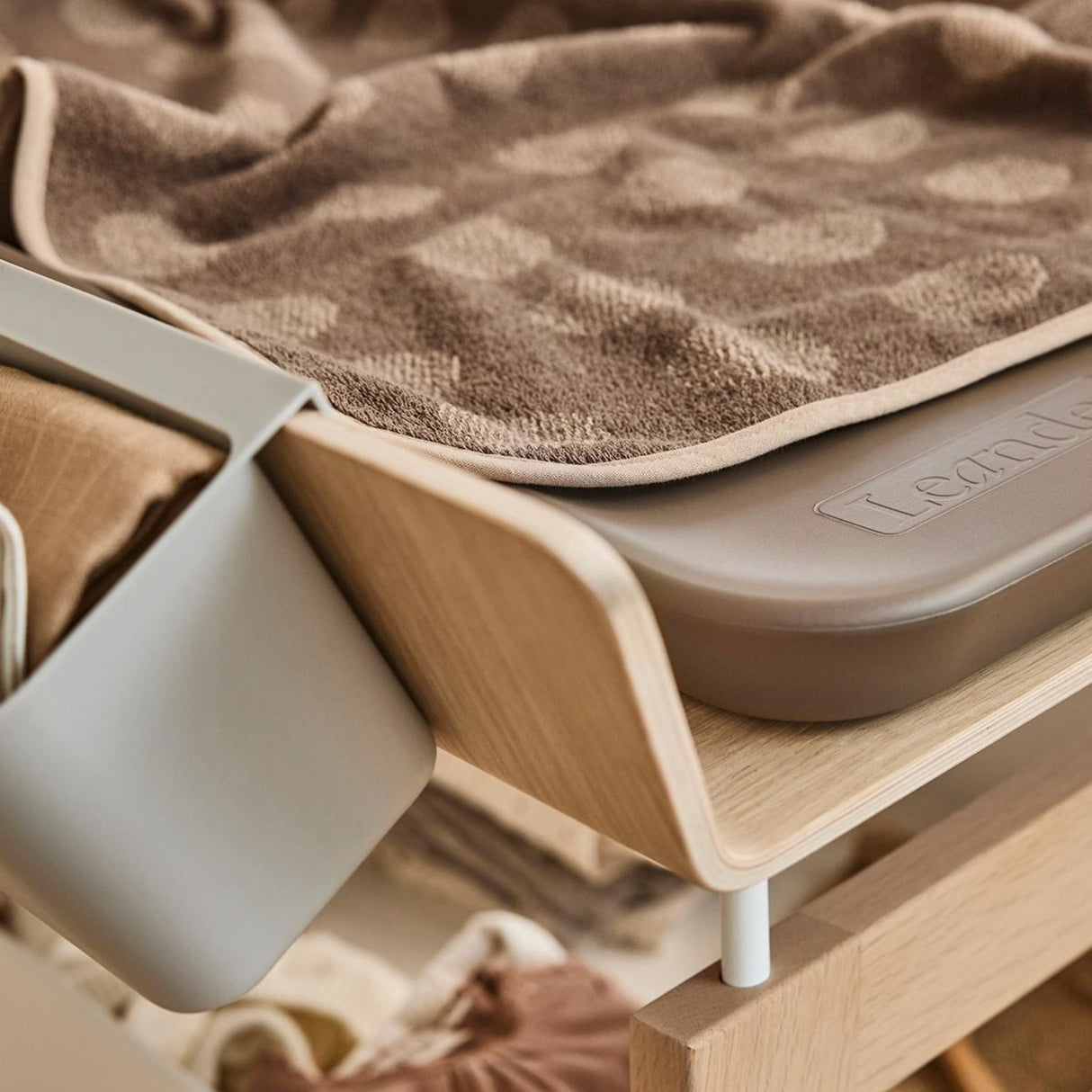 Leander Top For Changing Mat Mocca