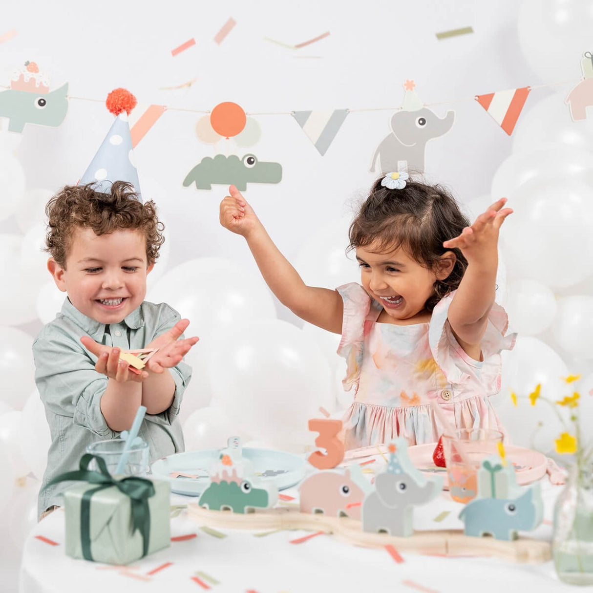 DonebyDeer Blue Foodie 다이닝 세트 축하