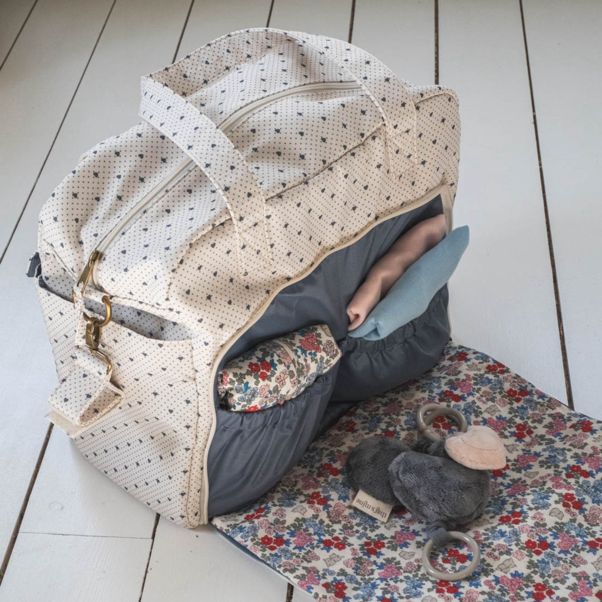 That's Mine Lots Of Love Sky Benne Nursing Bag