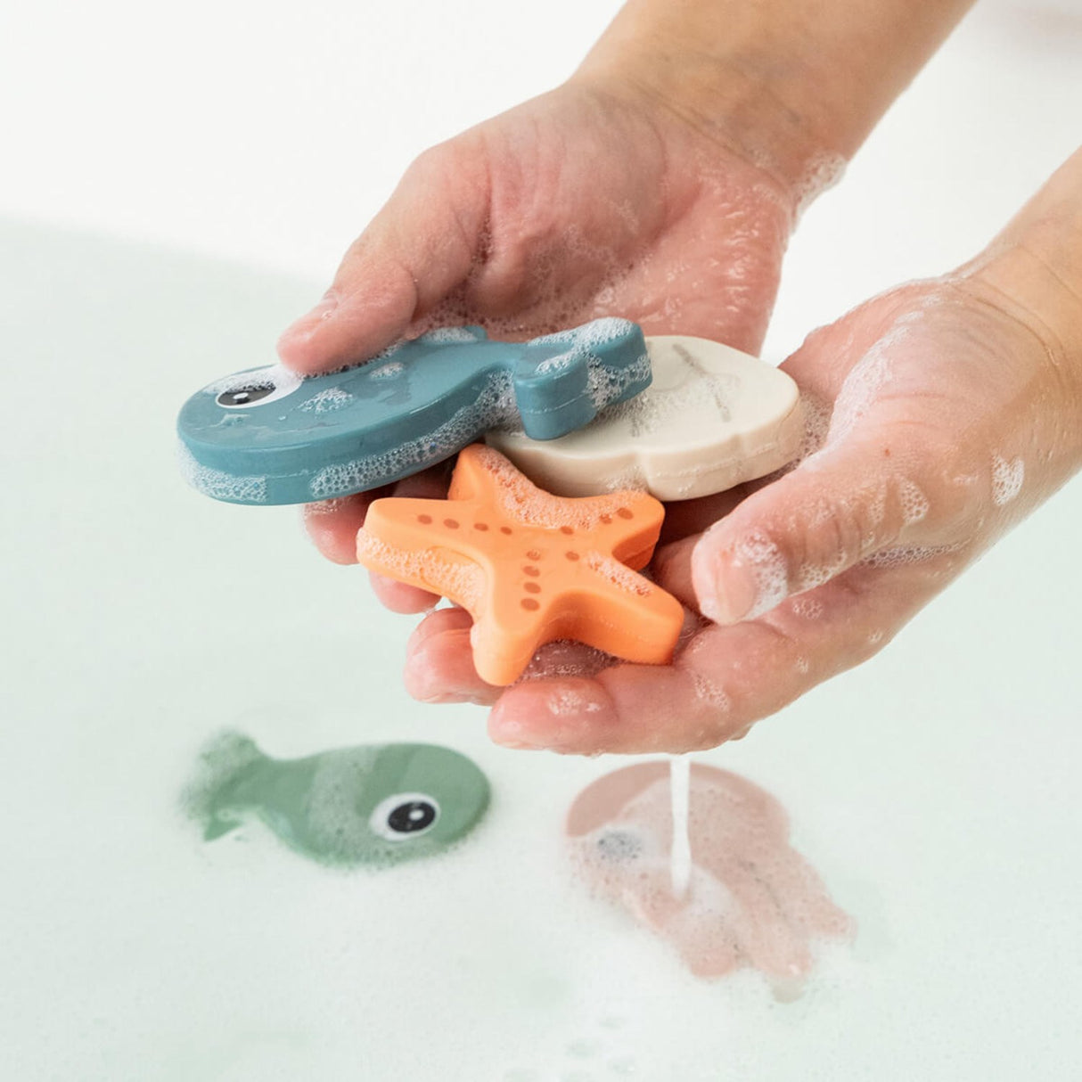 DonebyDeer Colour mix Bath & Fish Toys Sea friends