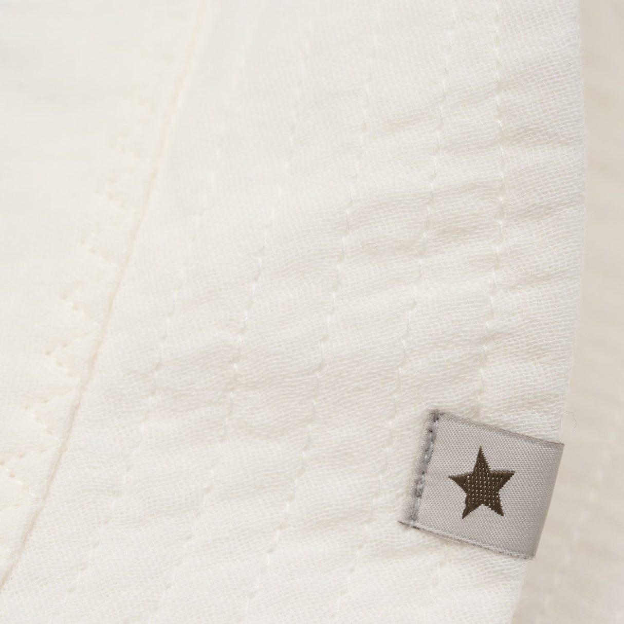 Huttelihut Antique White Bucket Hat Muslin