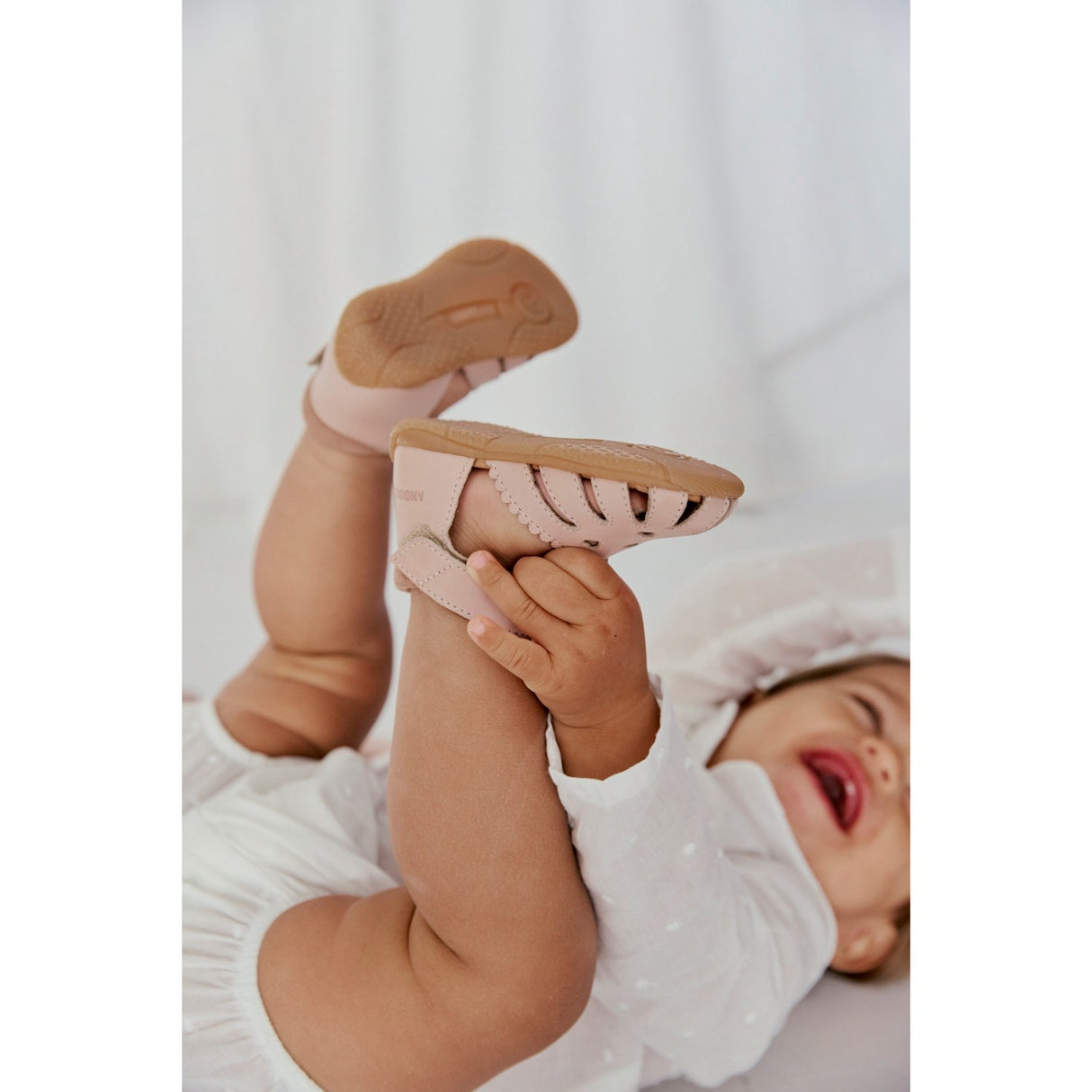 Angulus Rosebud/Rosebud Barnets Første Sandal Med Udstanset Hjertemønster