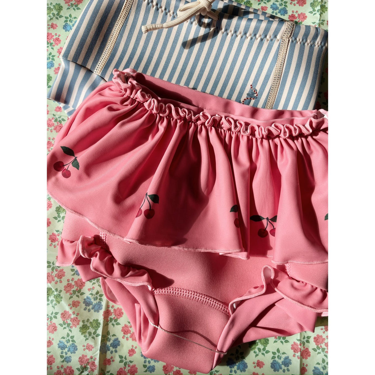 Konges Sløjd Strawberry Ice Bobbi Frill Swimshorts