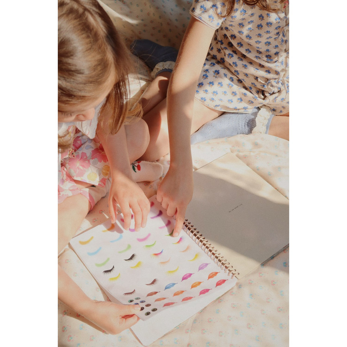 Konges Sløjd Blush Glam Me Up Sticker Book