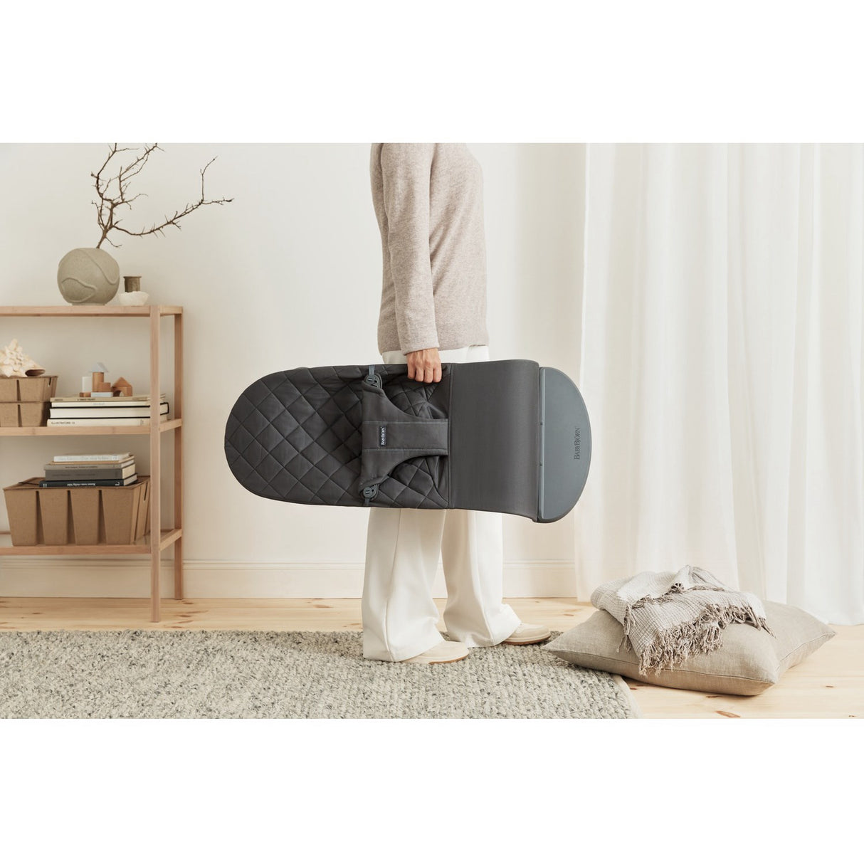 BabyBjörn Anthracite Grey Skråstol Bliss Klassisk Quilt