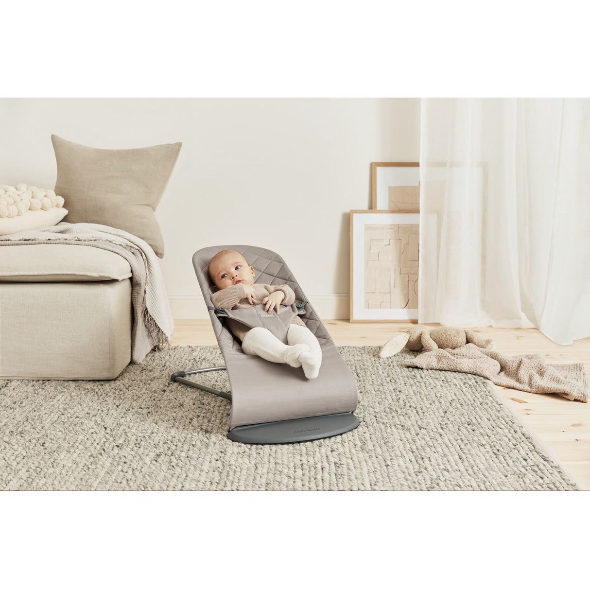 BabyBjörn Sand Grey Skråstol Bliss Klassisk Quilt