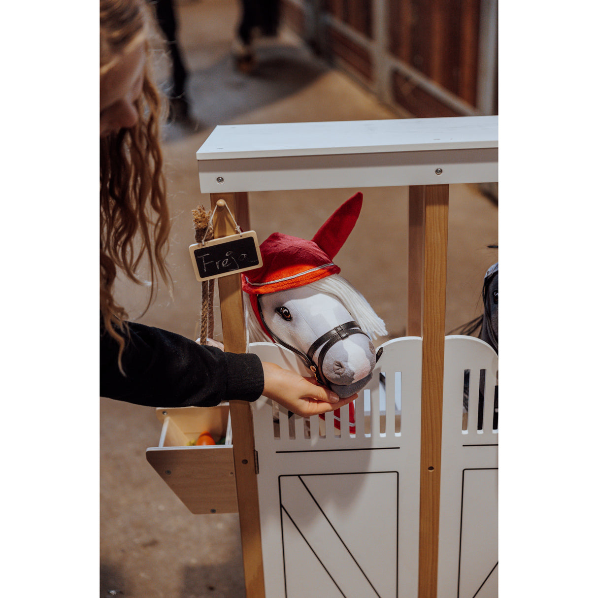 by: Astrup Stævneset, Red