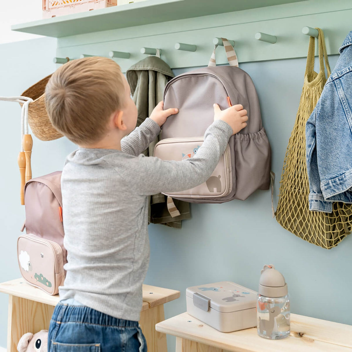 DonebyDeer Sand Lunch Box With Divider Celebration