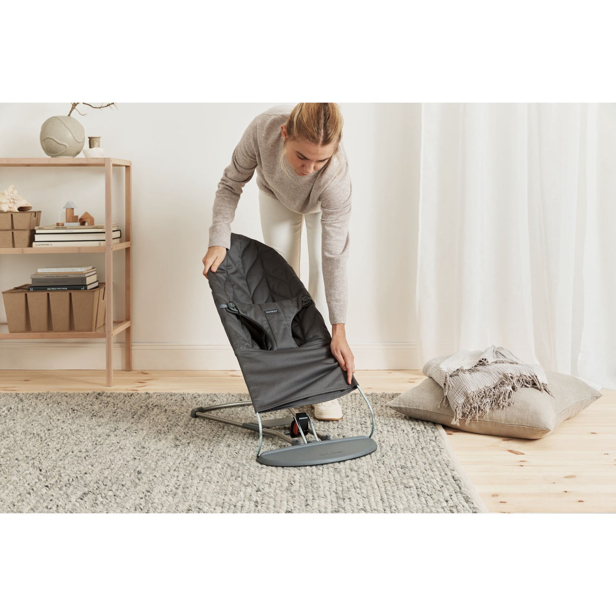 BabyBjörn Anthracite Grey Bouncer Bliss - Woven, Flower Leaf Quilt