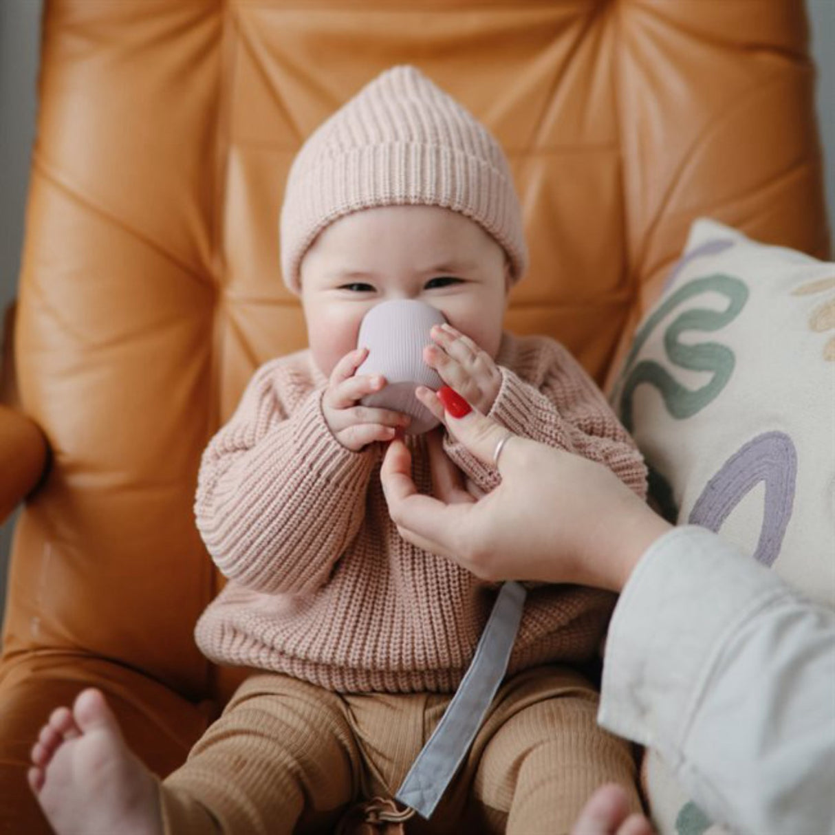 Mushie Shifting Sand Silicone Starter Cup