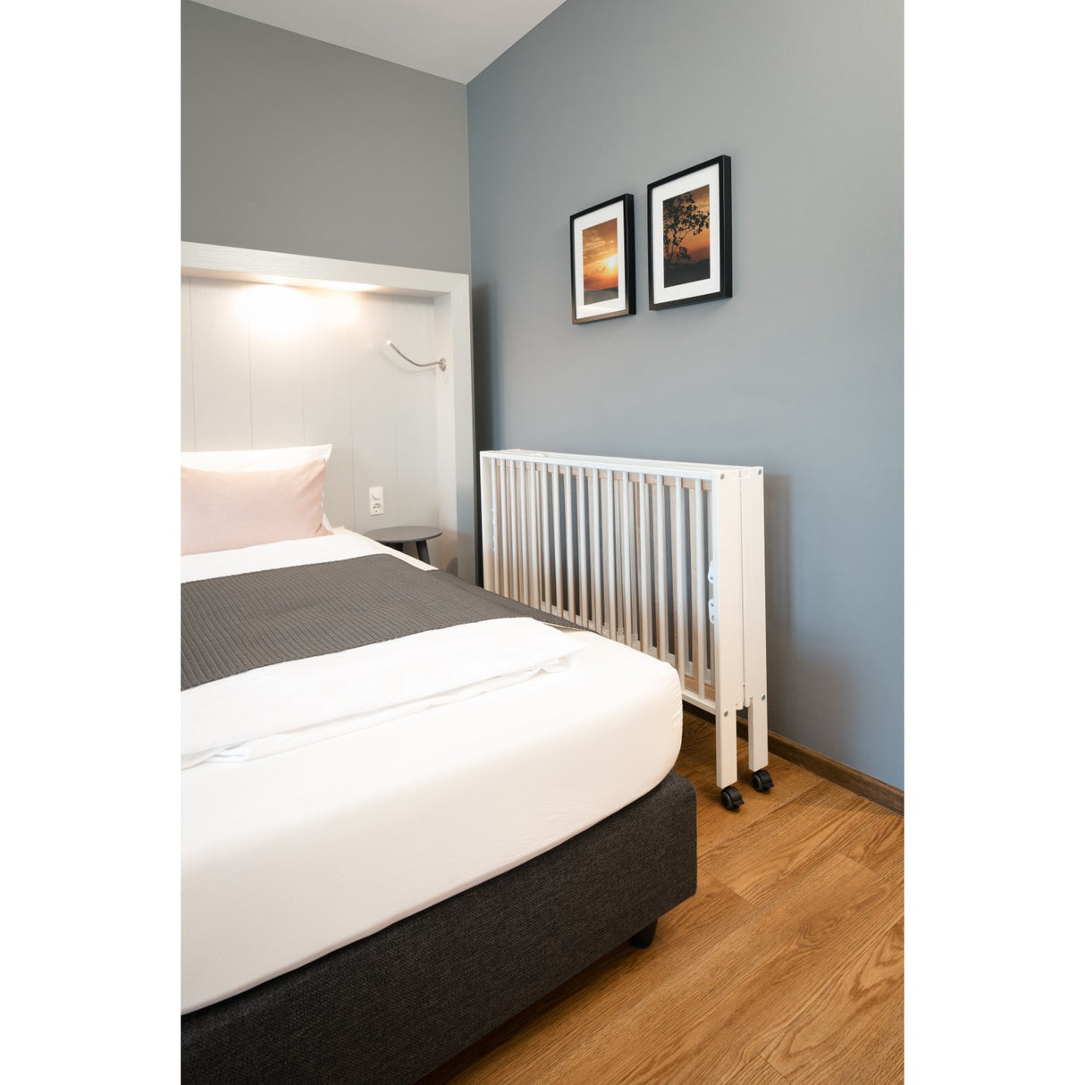 tiSsi® White Laquer Jori Sammenklappelig Bed Massiv Beech