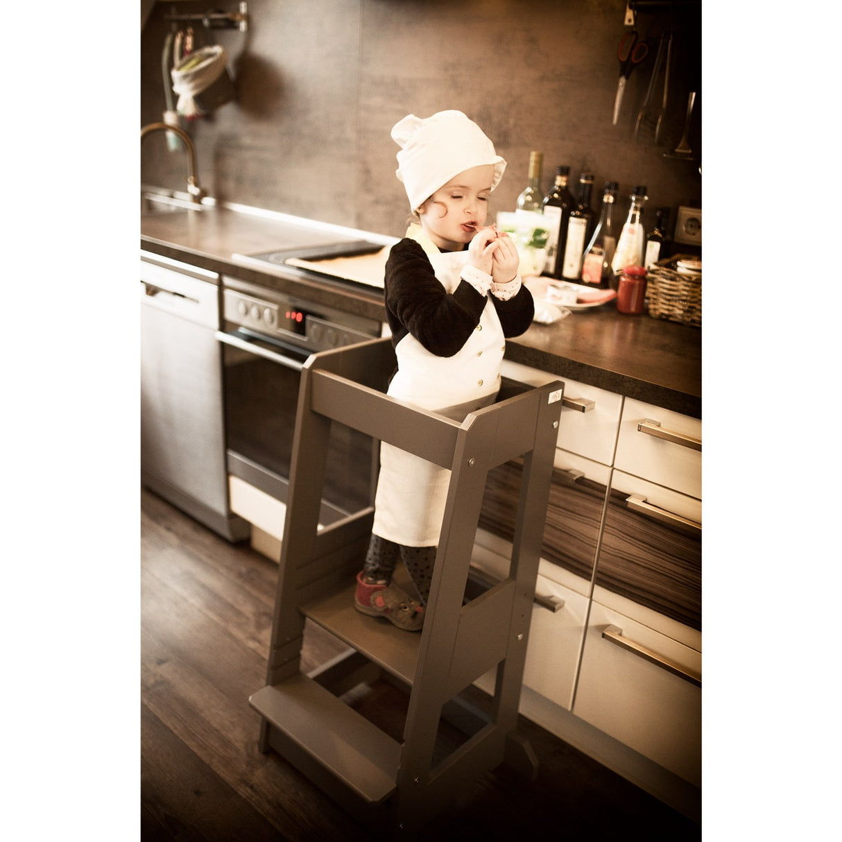 tiSsi® Grey Laquer Felix Learning Tower Massiv Beech