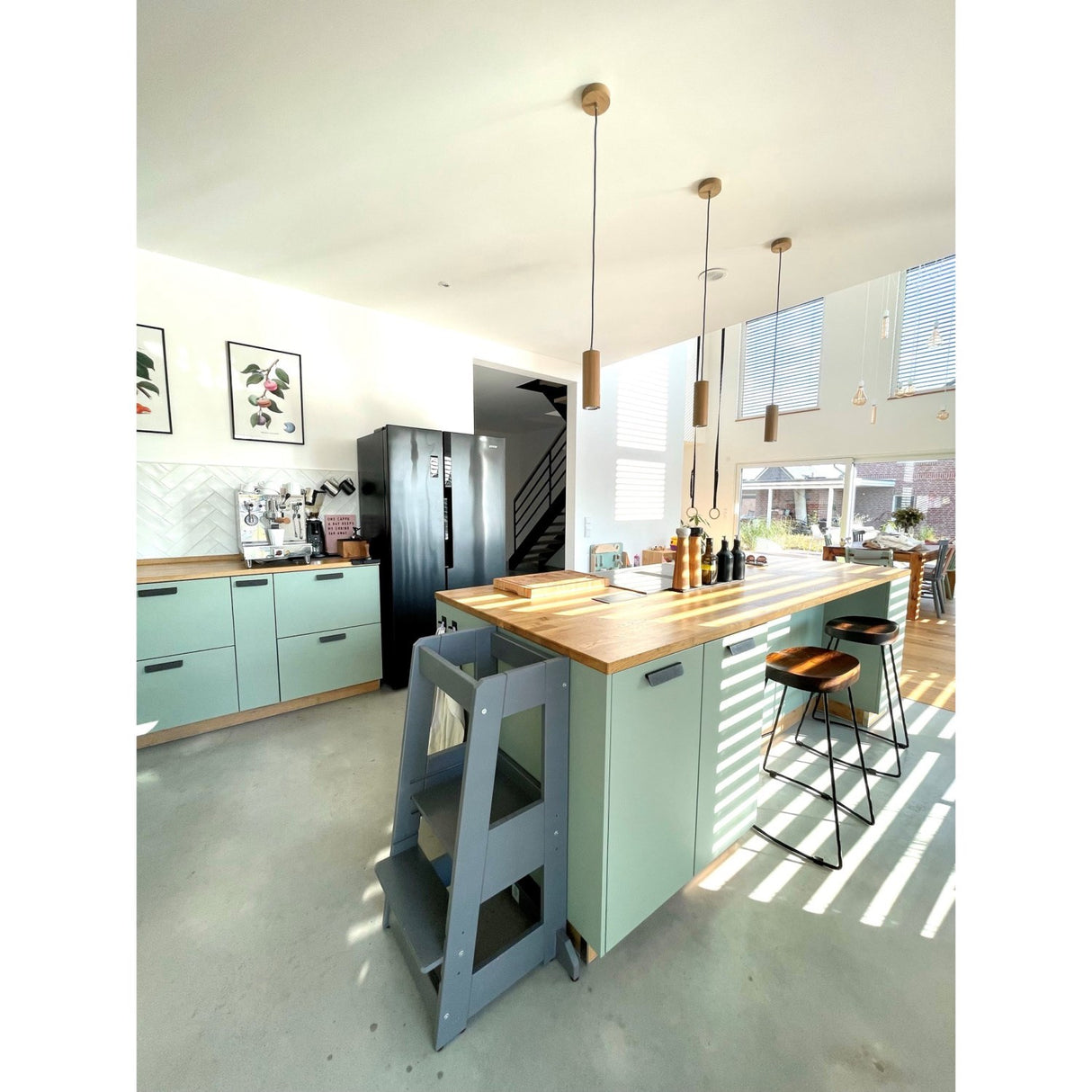 tiSsi® Grey Laquer Felix Learning Tower Massiv Beech