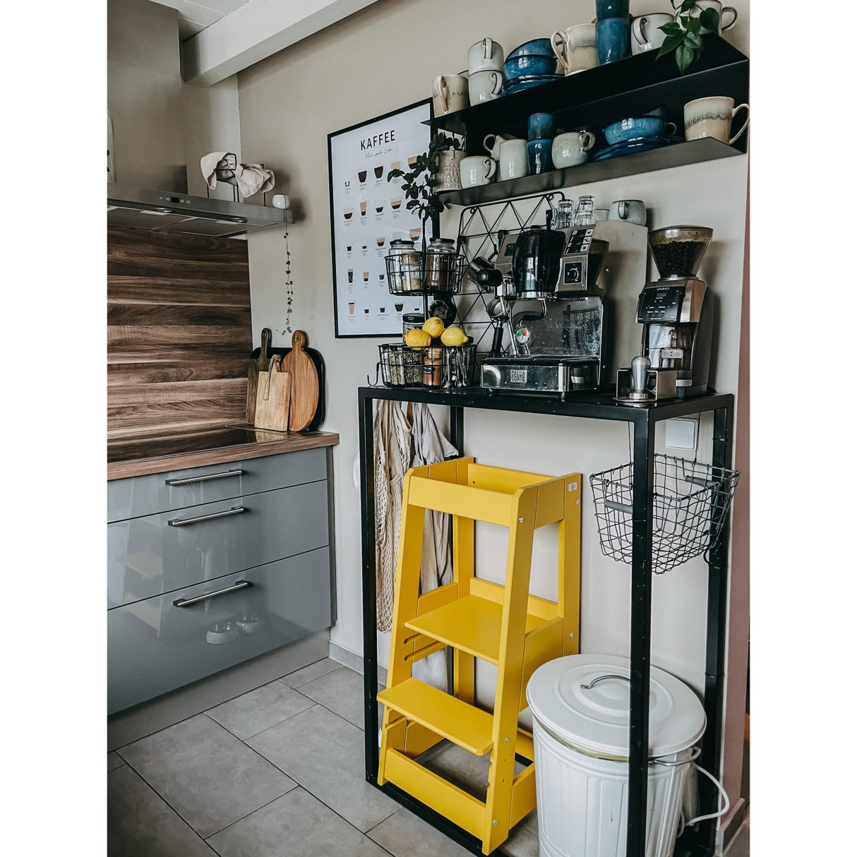 tiSsi® Sun Yellow Laquer Felix Learning Tower Massiv Beech