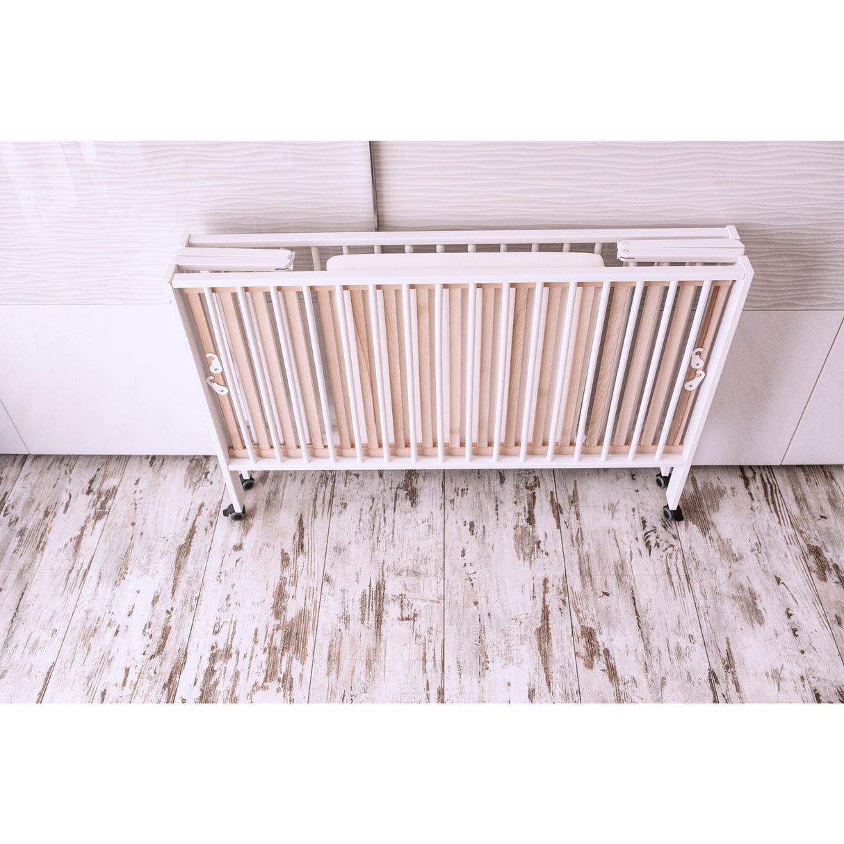 tiSsi® White Laquer Jori Sammenklappelig Bed Massiv Beech