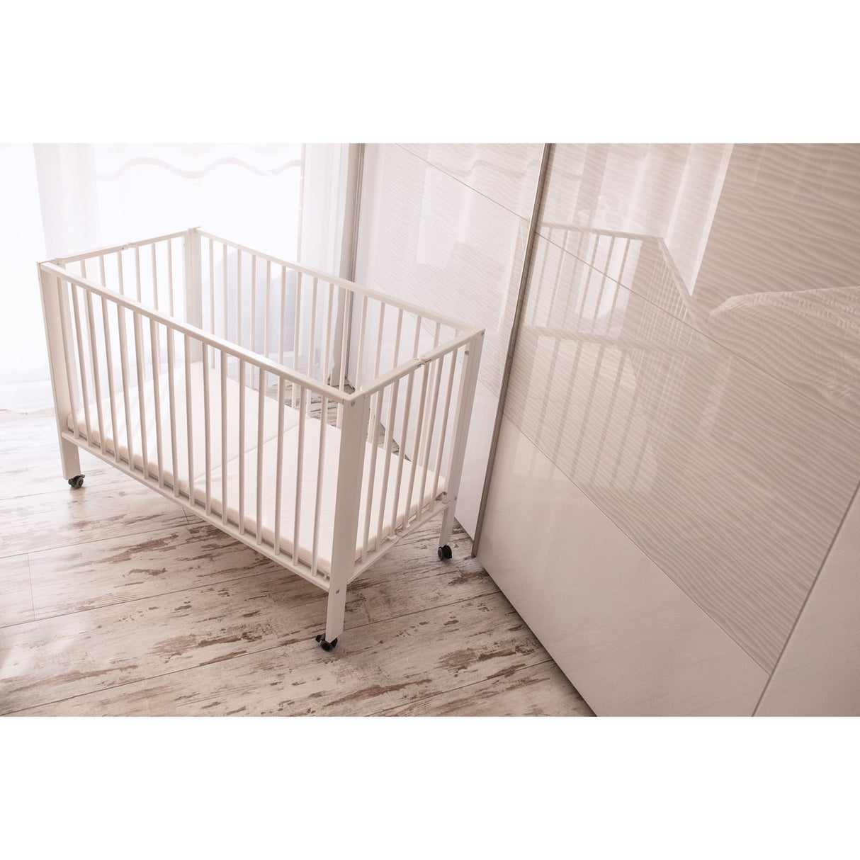 tiSsi® White Laquer Jori Sammenklappelig Bed Massiv Beech