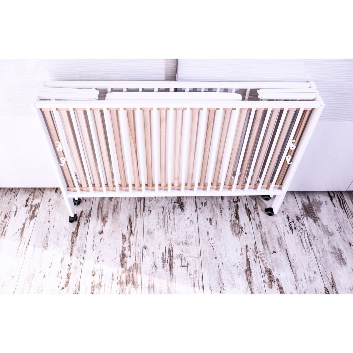 tiSsi® White Laquer Jori Sammenklappelig Bed Massiv Beech