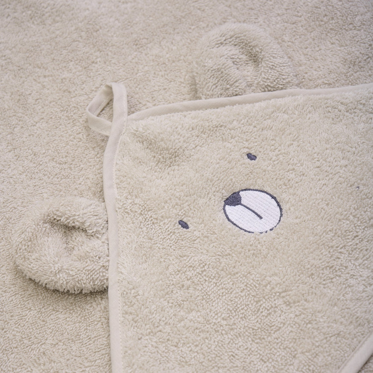 Pippi Dove Hooded Baby Towel