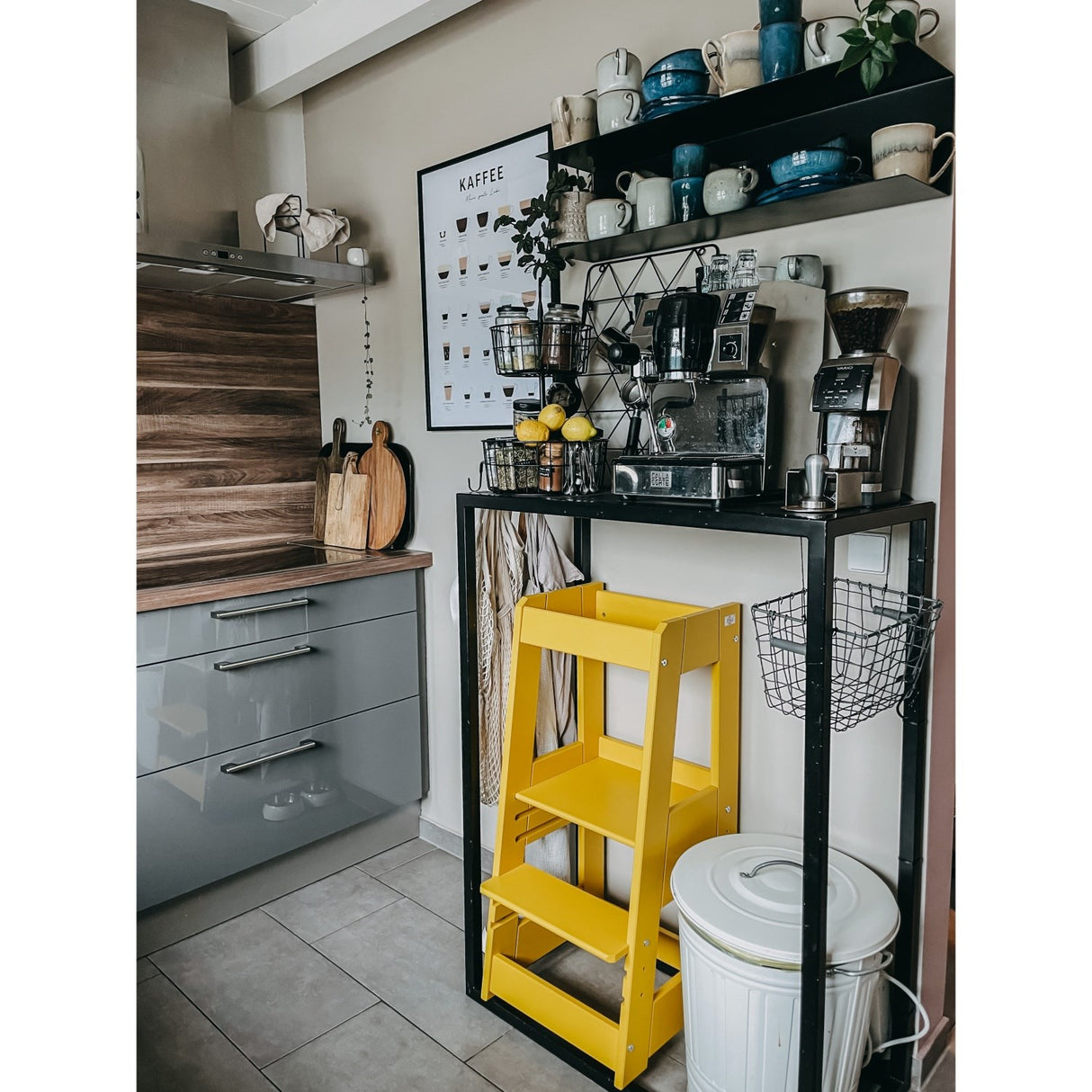 tiSsi® Sun Yellow Laquer Felix Learning Tower Massiv Beech