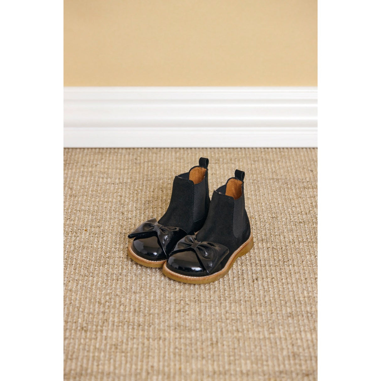 Angulus Black/Black Elastic Chelsea Boot with Salmon Nose and Bow