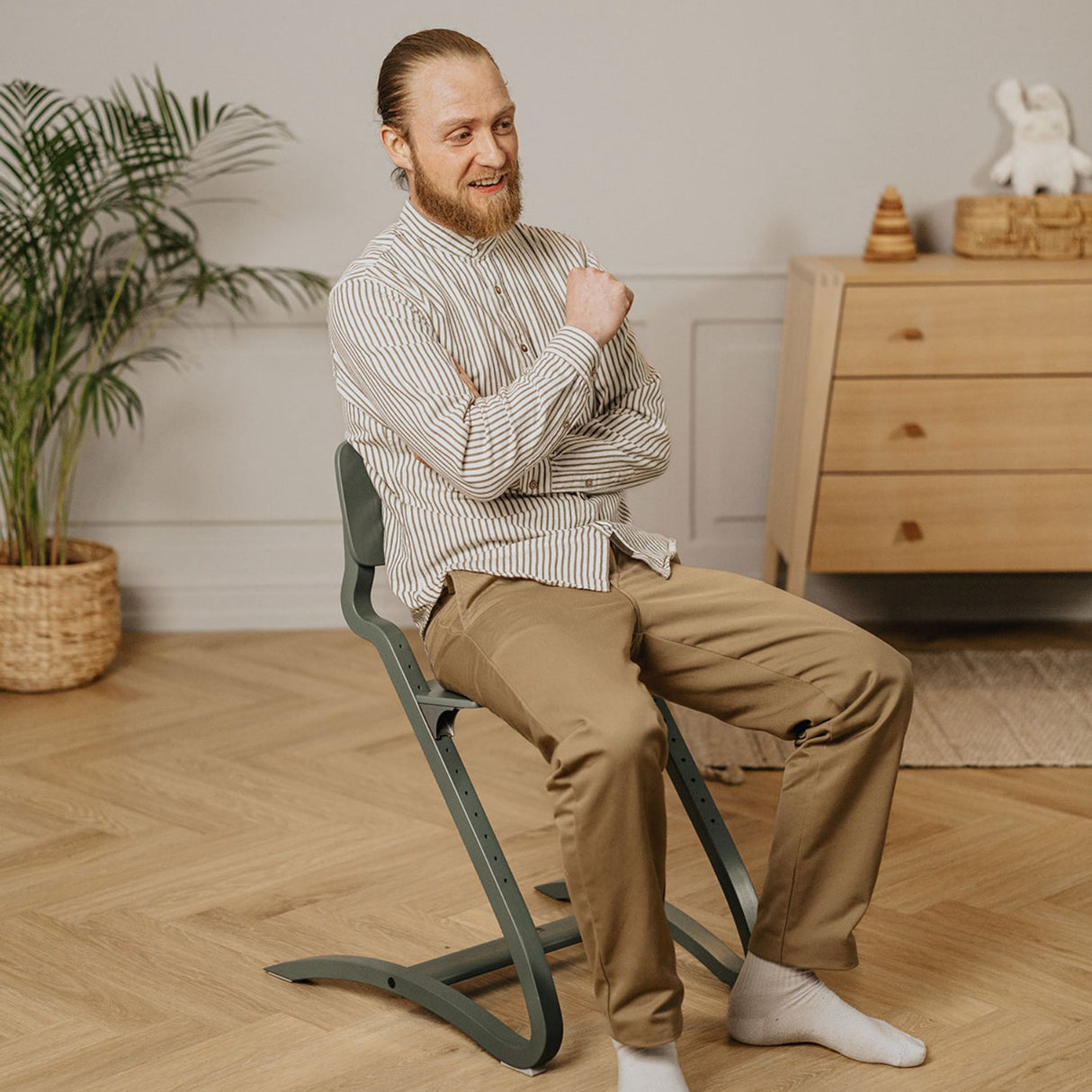 Leander Sage Green Leander Louie™ High Chair Uden Hanger