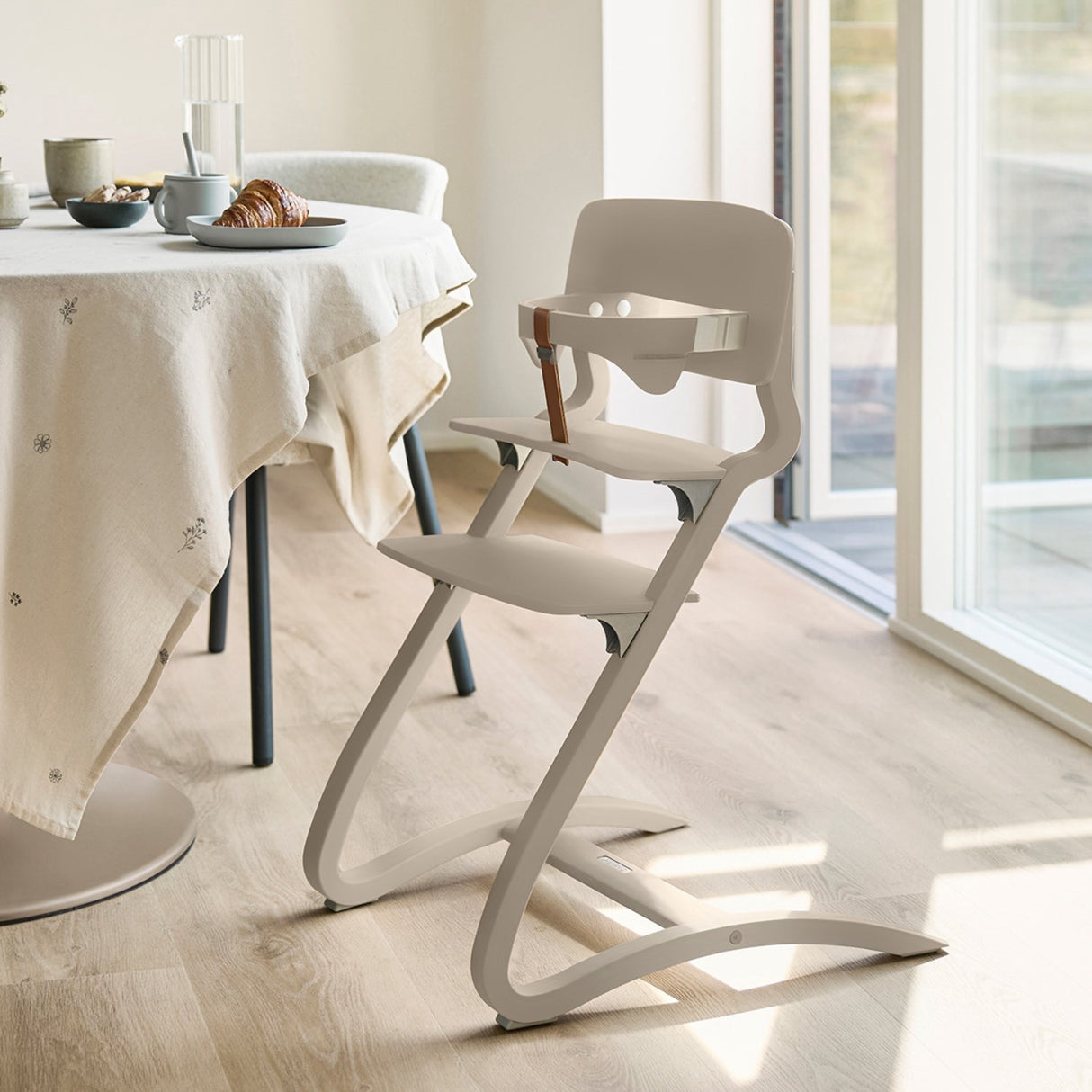 Leander Cappuccino Leander Louie™ High Chair Uden Hanger