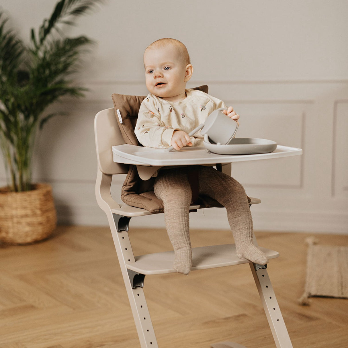 Leander Cappuccino Leander Louie™ High Chair Uden Hanger