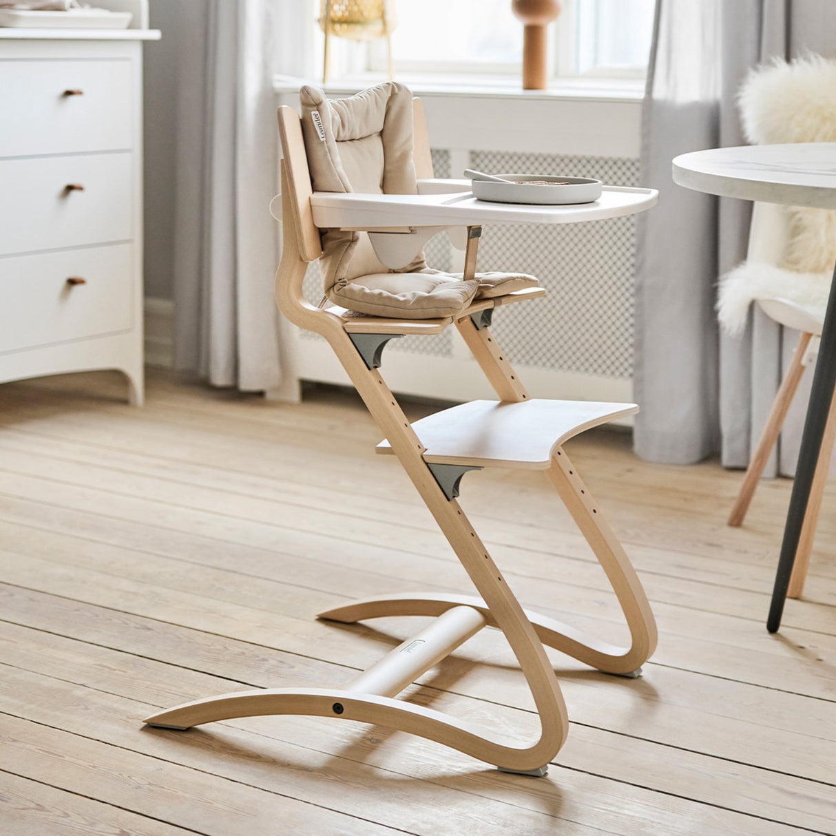 Leander Whitewash Classic™ High Chair Uden Hanger