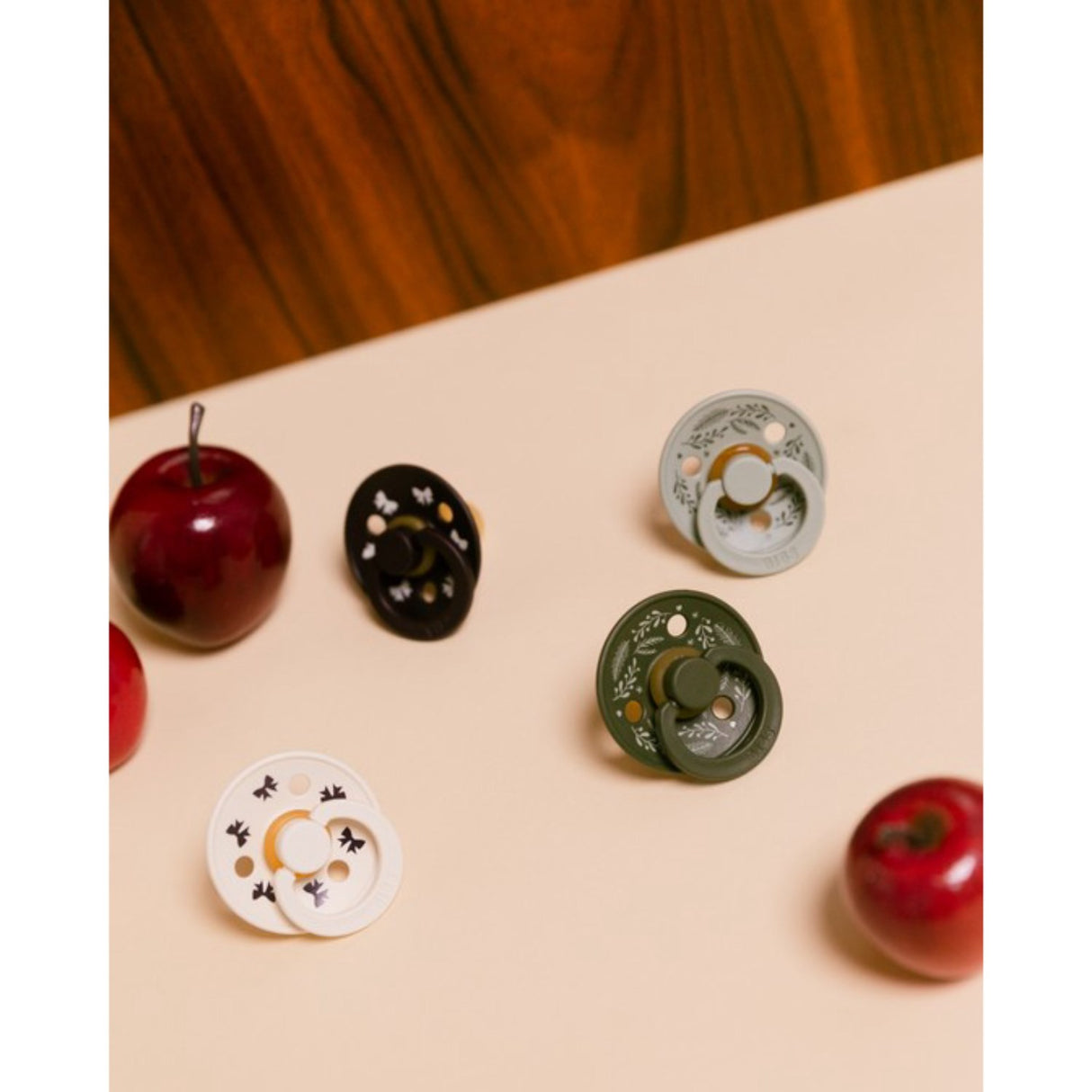 Bibs Sage/Hunter Green Pacifier Colour Holiday Leaf 2-Pack Latex