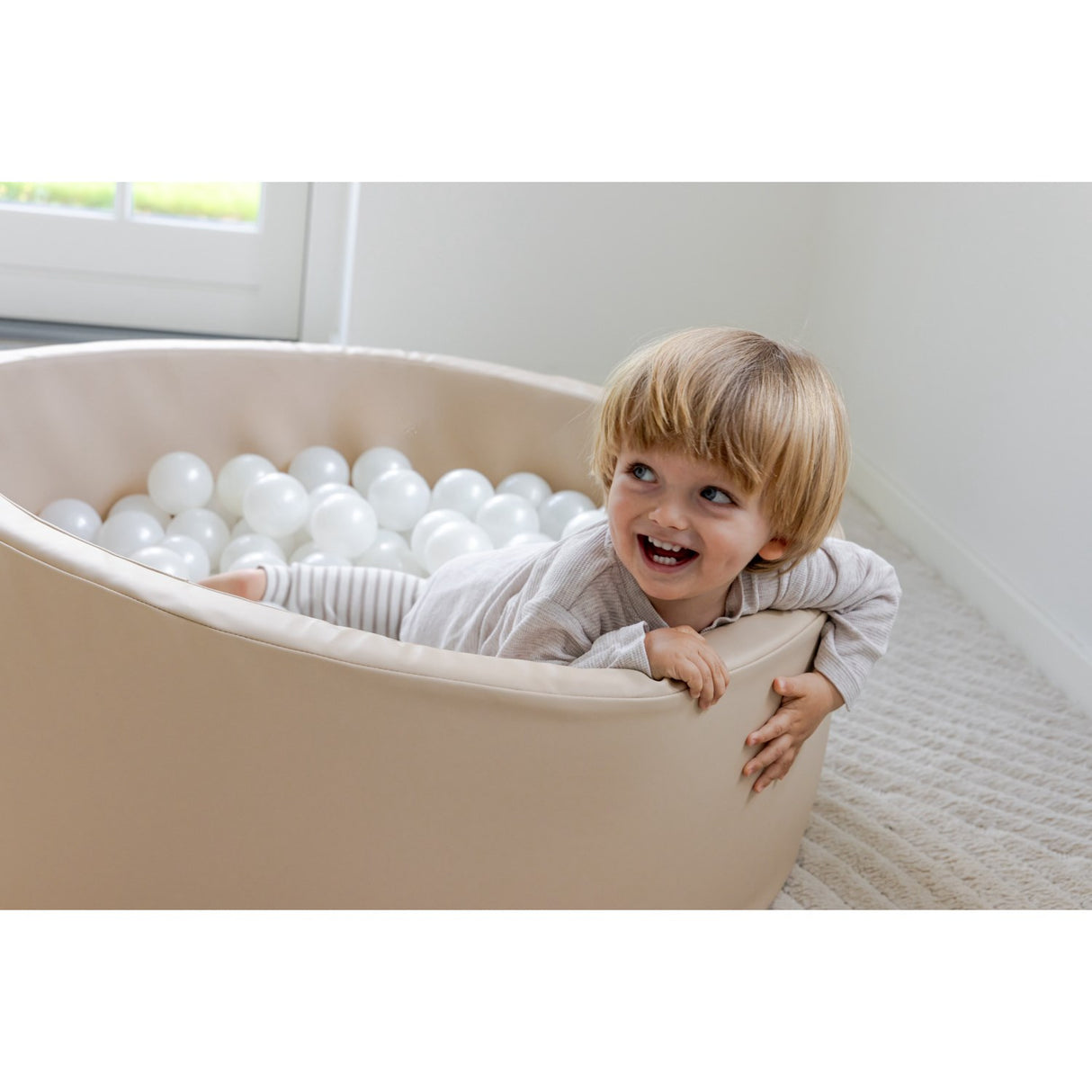 Tumble Time Taupe Ball Pool in Vegan PU ø90cm 150 pcs. Balls