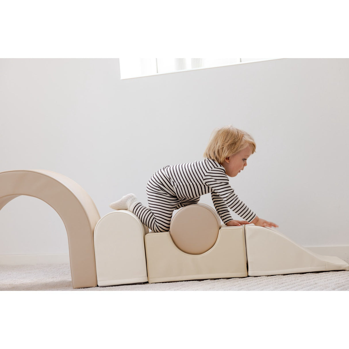 Tumble Time Rainbow 7-piece tumbling set in vegan PU leather