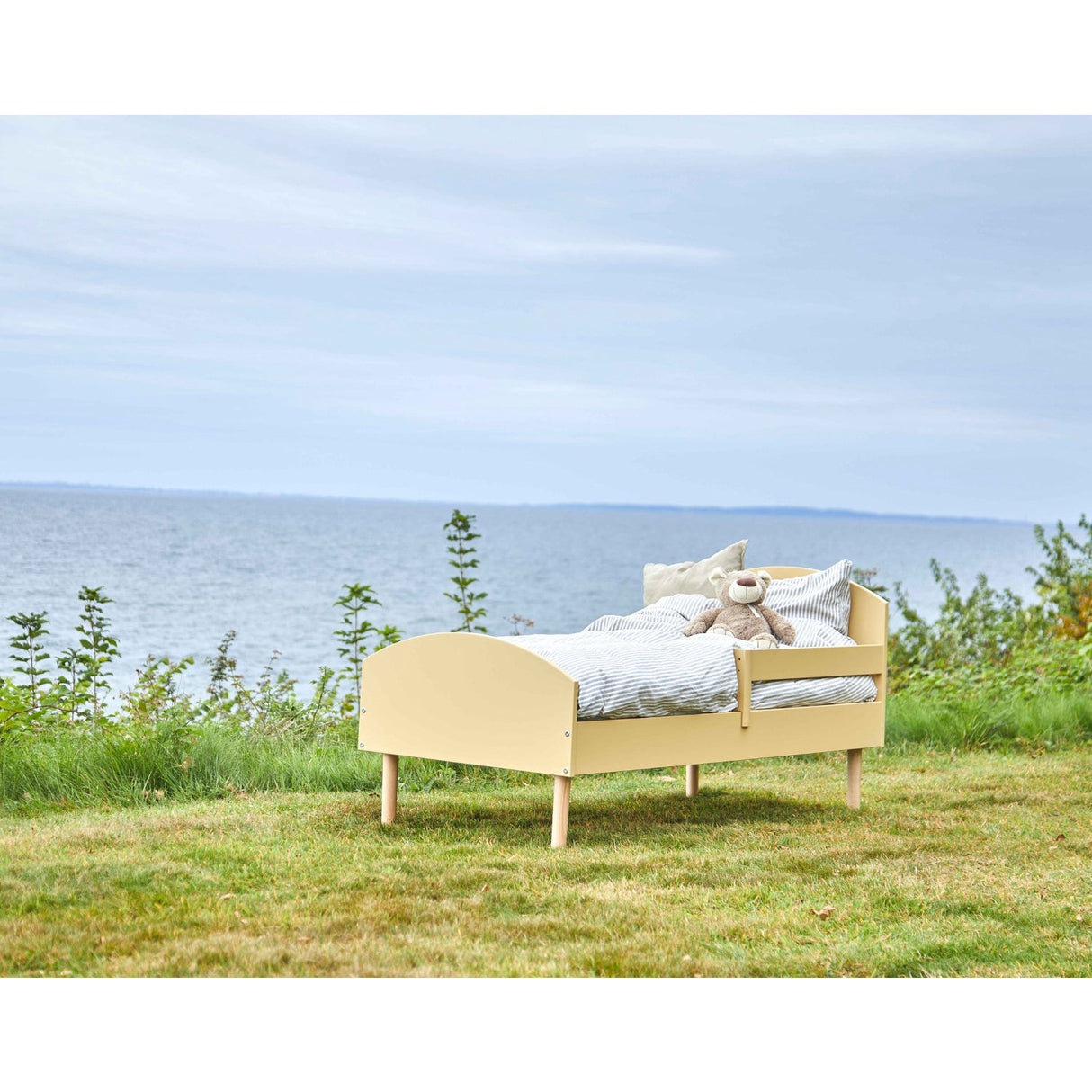 Manis-h Snow White Junior Bed