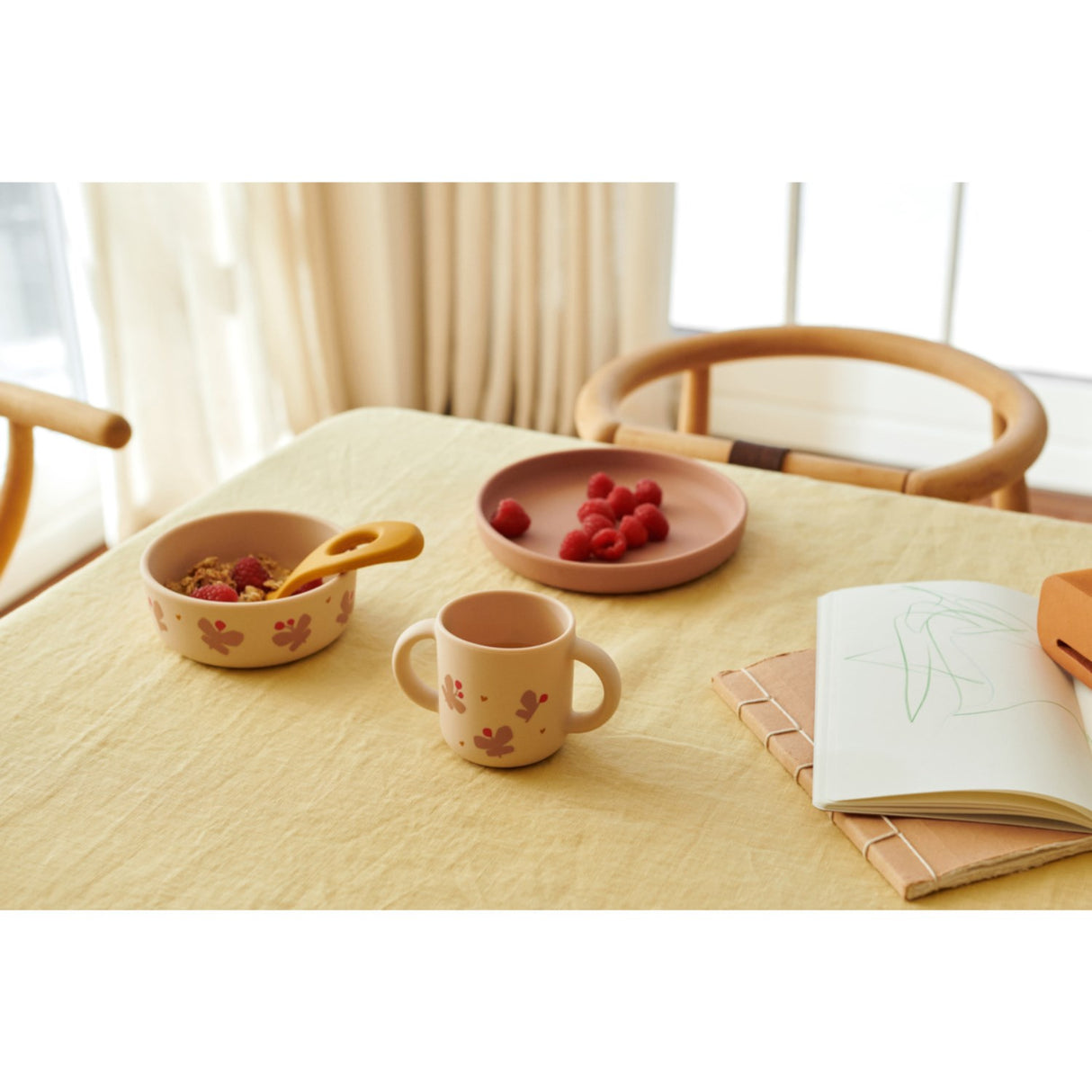LIEWOOD Butterfly / Apple Blossom Vivi Printed Tableware Set