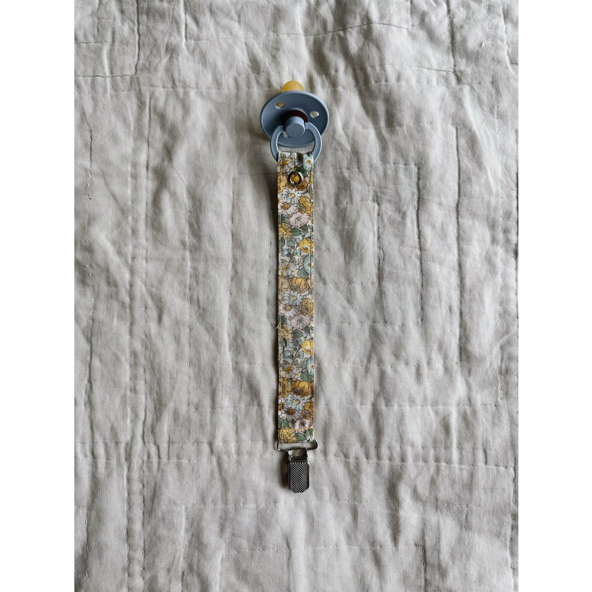 Lalaby Sunkissed Pacifier Clip