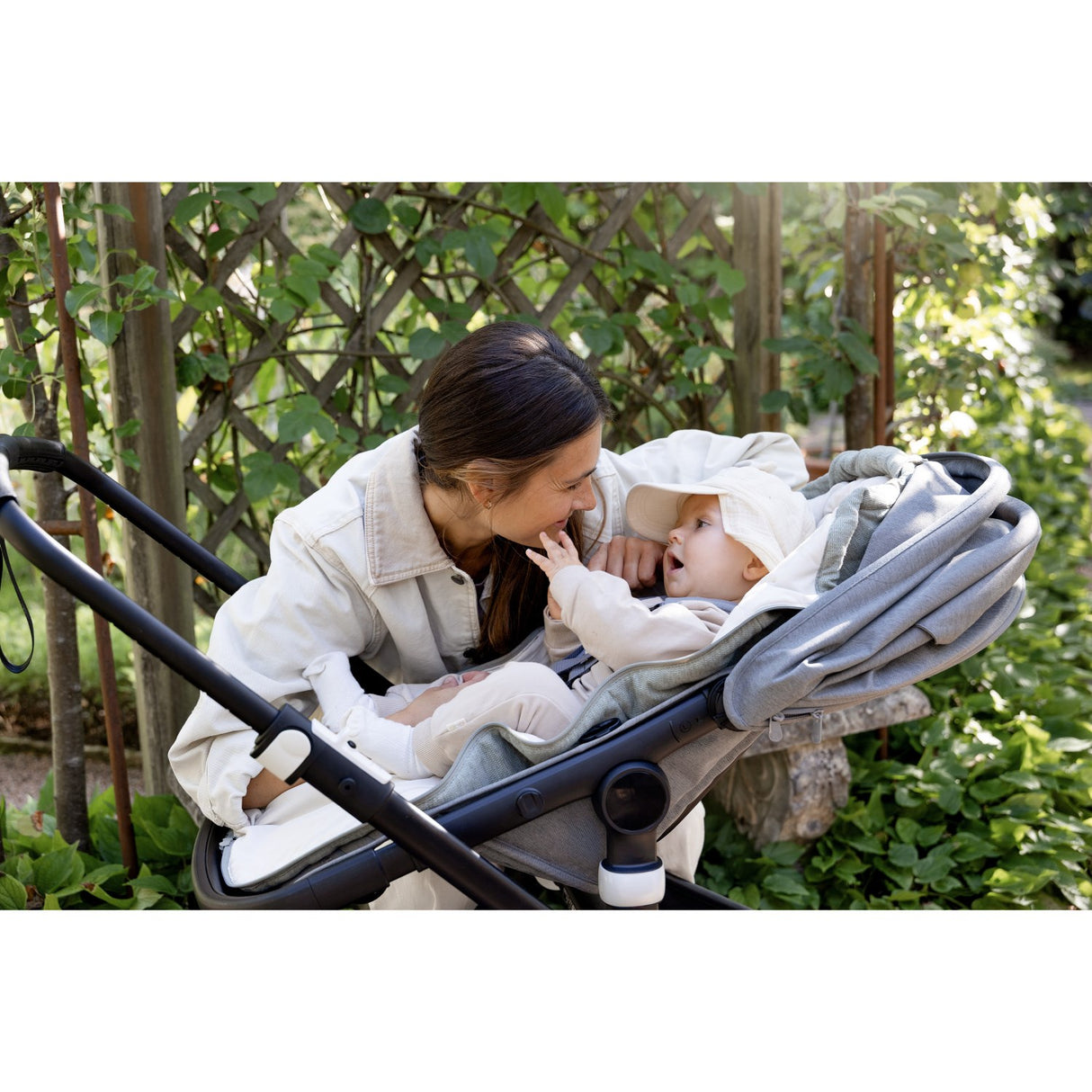 Voksi® Meadow Green Solid Breeze Light