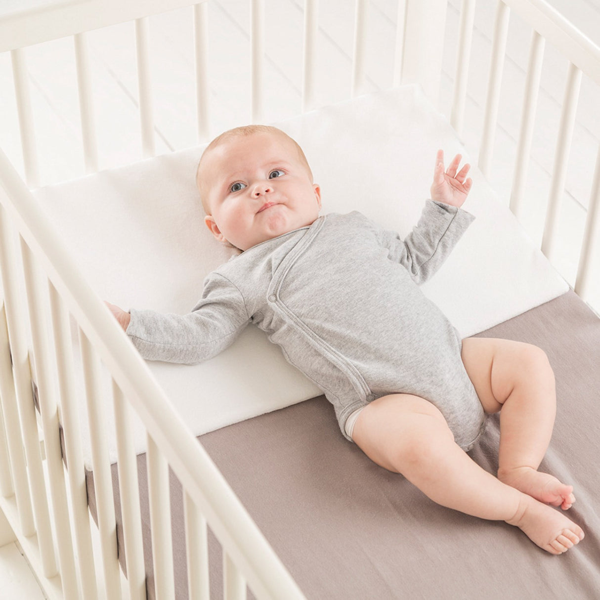 Doomoo White Wide Wedge Support Pillow