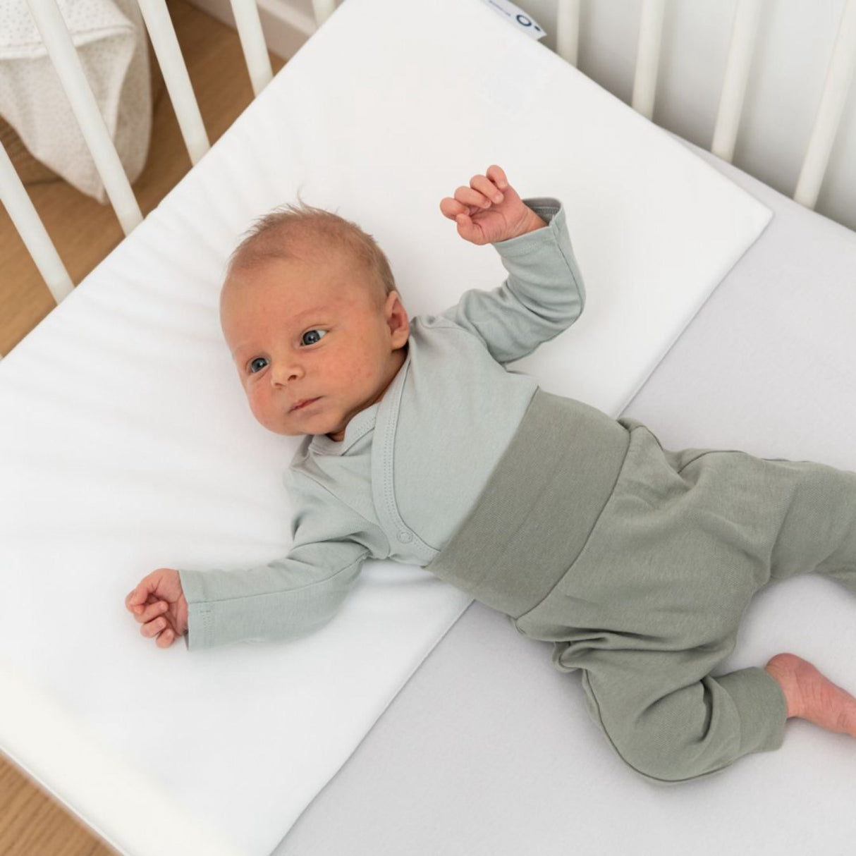 Doomoo White Wide Wedge Support Pillow