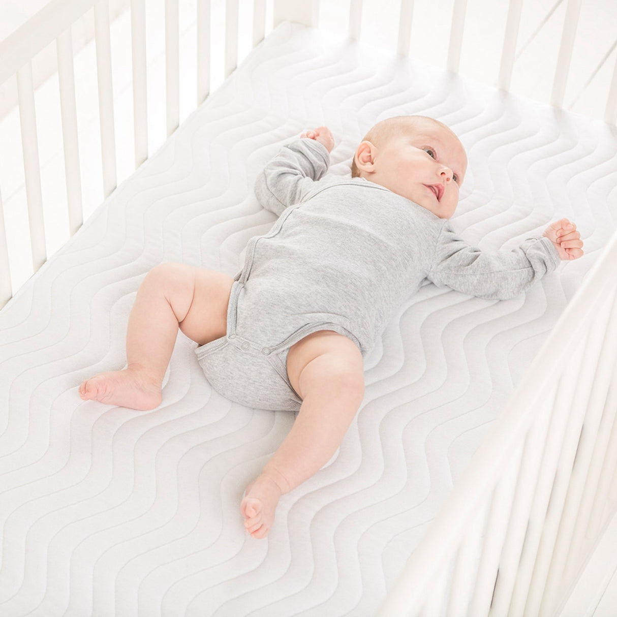 Doomoo White Mattress Protector
