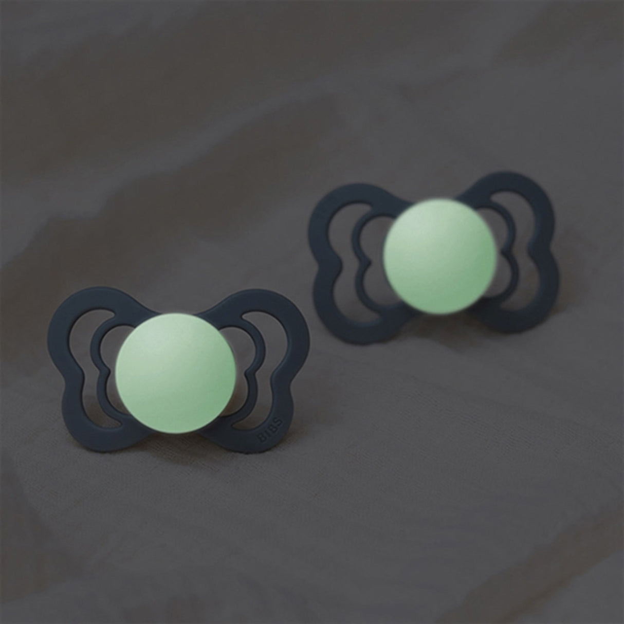 Bibs Supreme Latex Pacifier Glow 2-pack Symmetrical Sage/Cloud