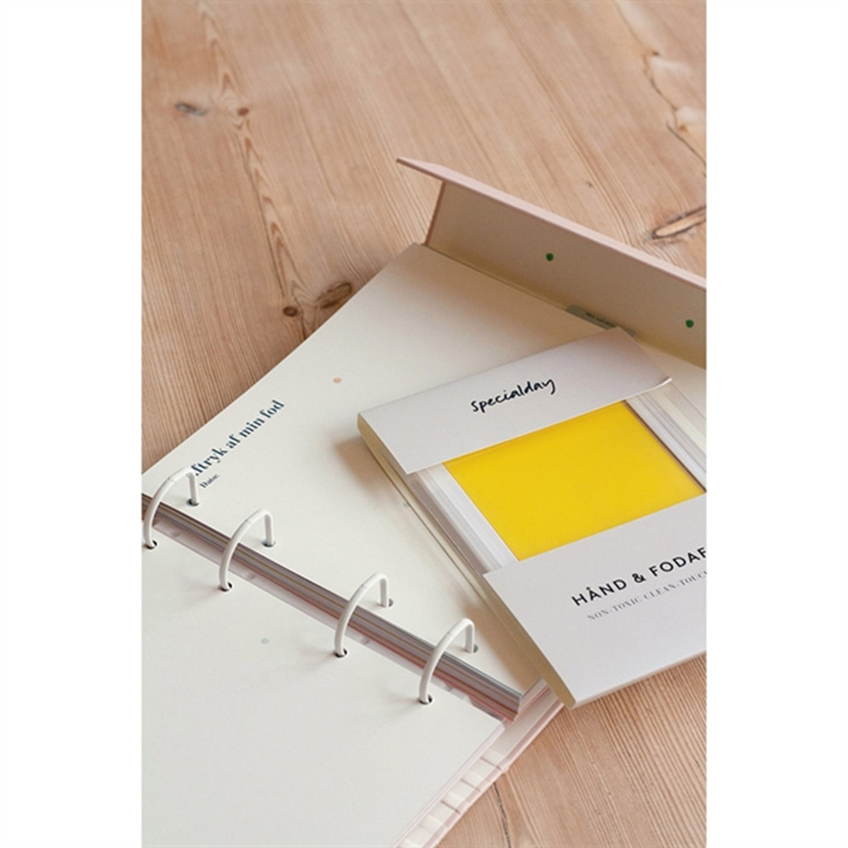 Specialday Hand and Footprint Yellow 4