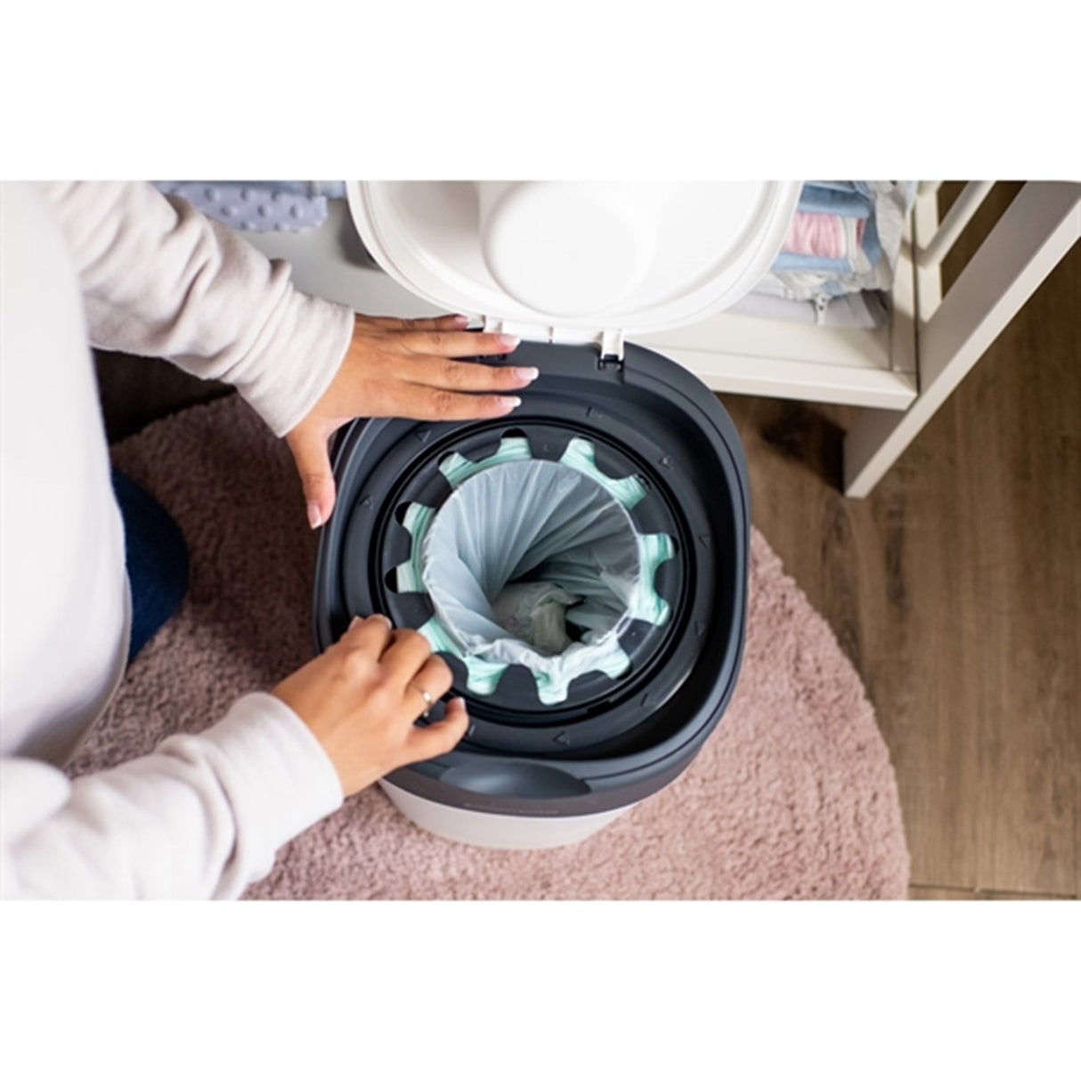 Tommee Tippee Twist & Click Diaper Bin White 8