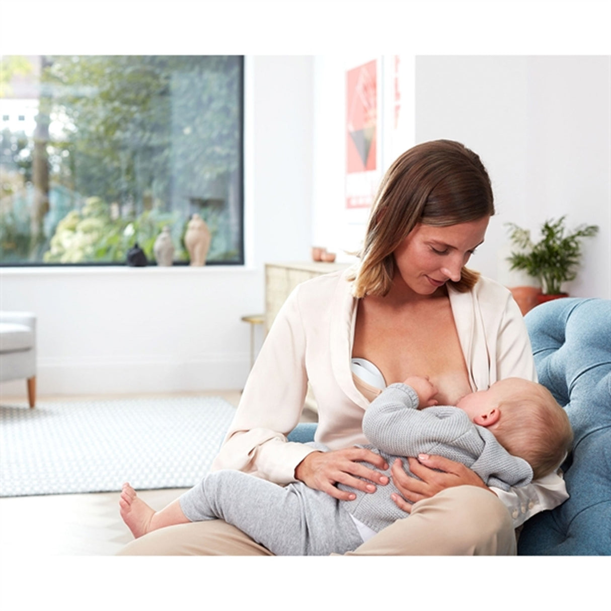 Elvie Breast Pump Curve White/Clear 2