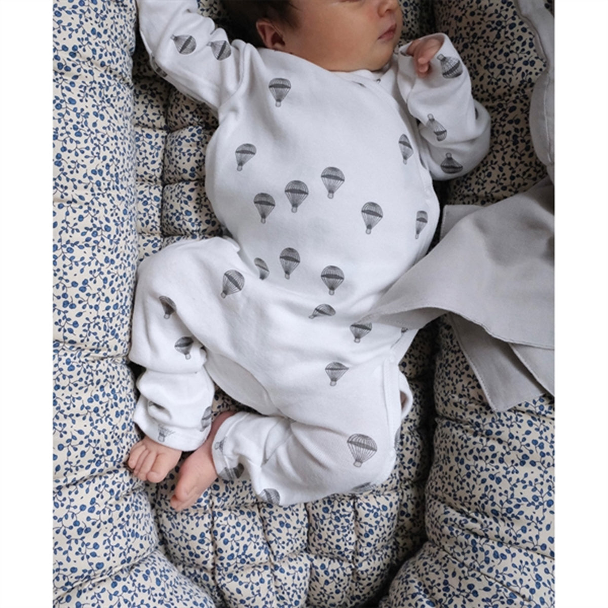 Konges Sløjd Parachute Newborn Onesie