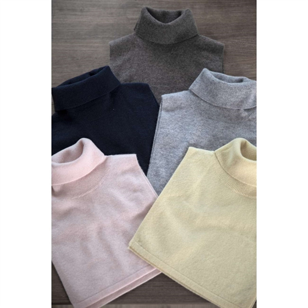 HOLMM Otter Lou Cashmere Knit Neck Cover