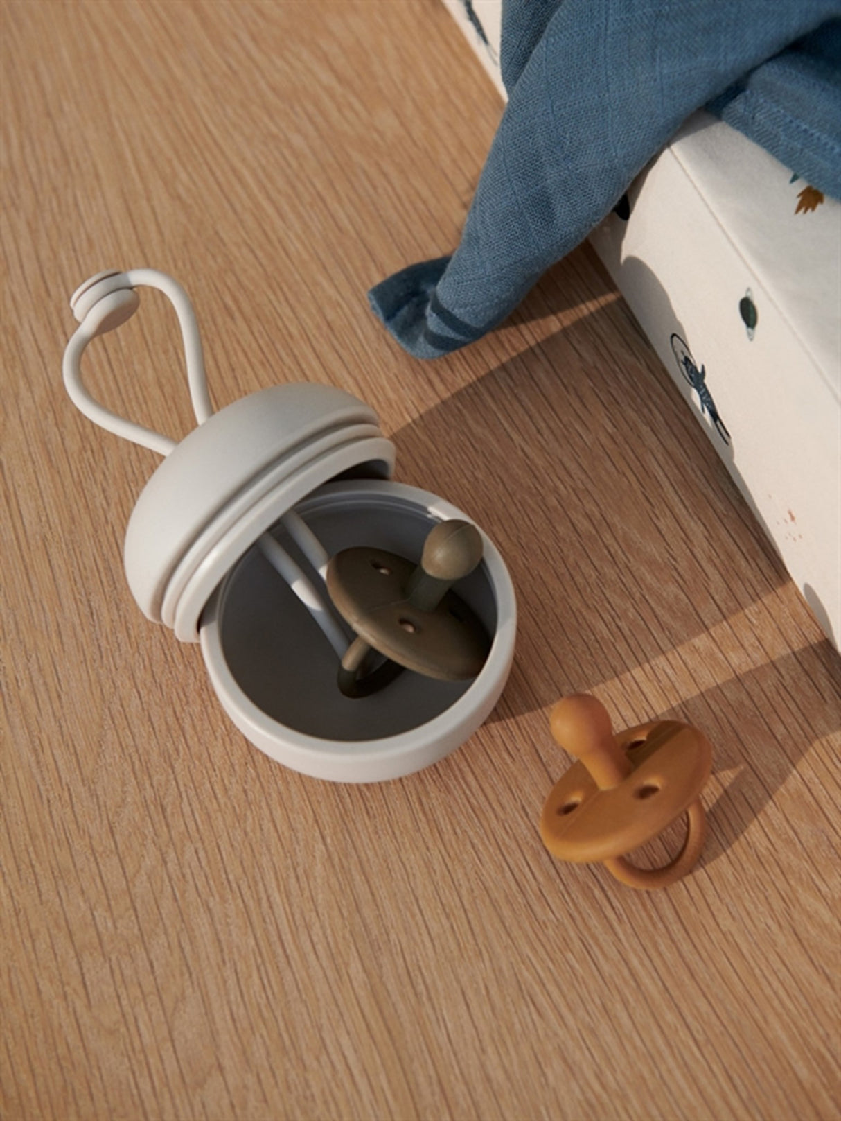 Liewood Philip Pacifier Box Sandy