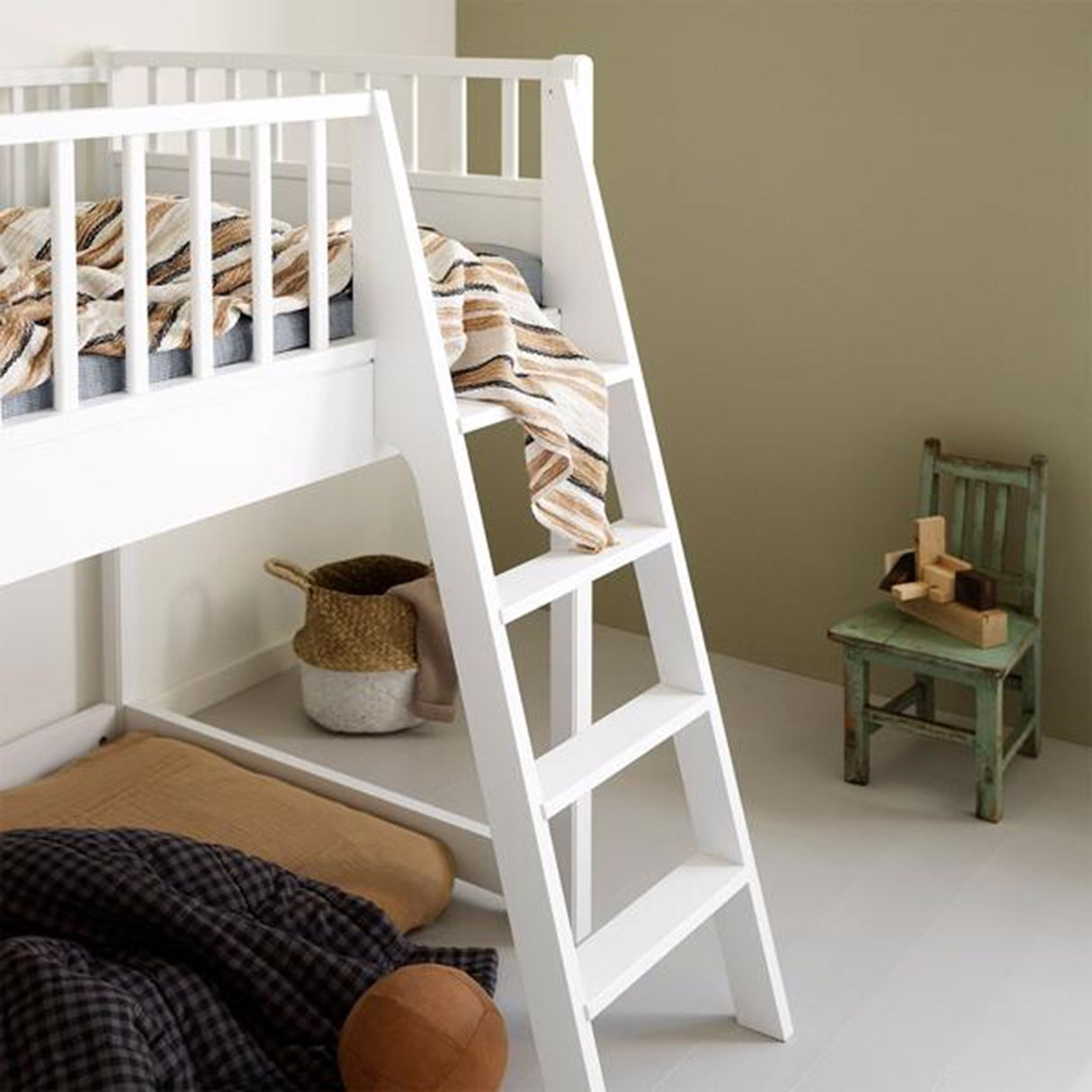 Oliver Furniture Seaside Half High Bed Junior White