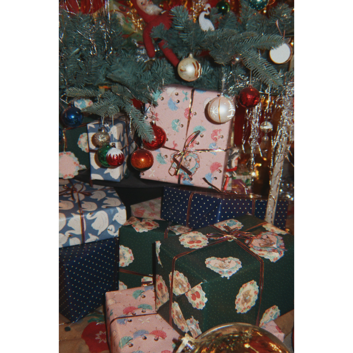 Konges Sløjd Deer Diary Green Wrapping Paper