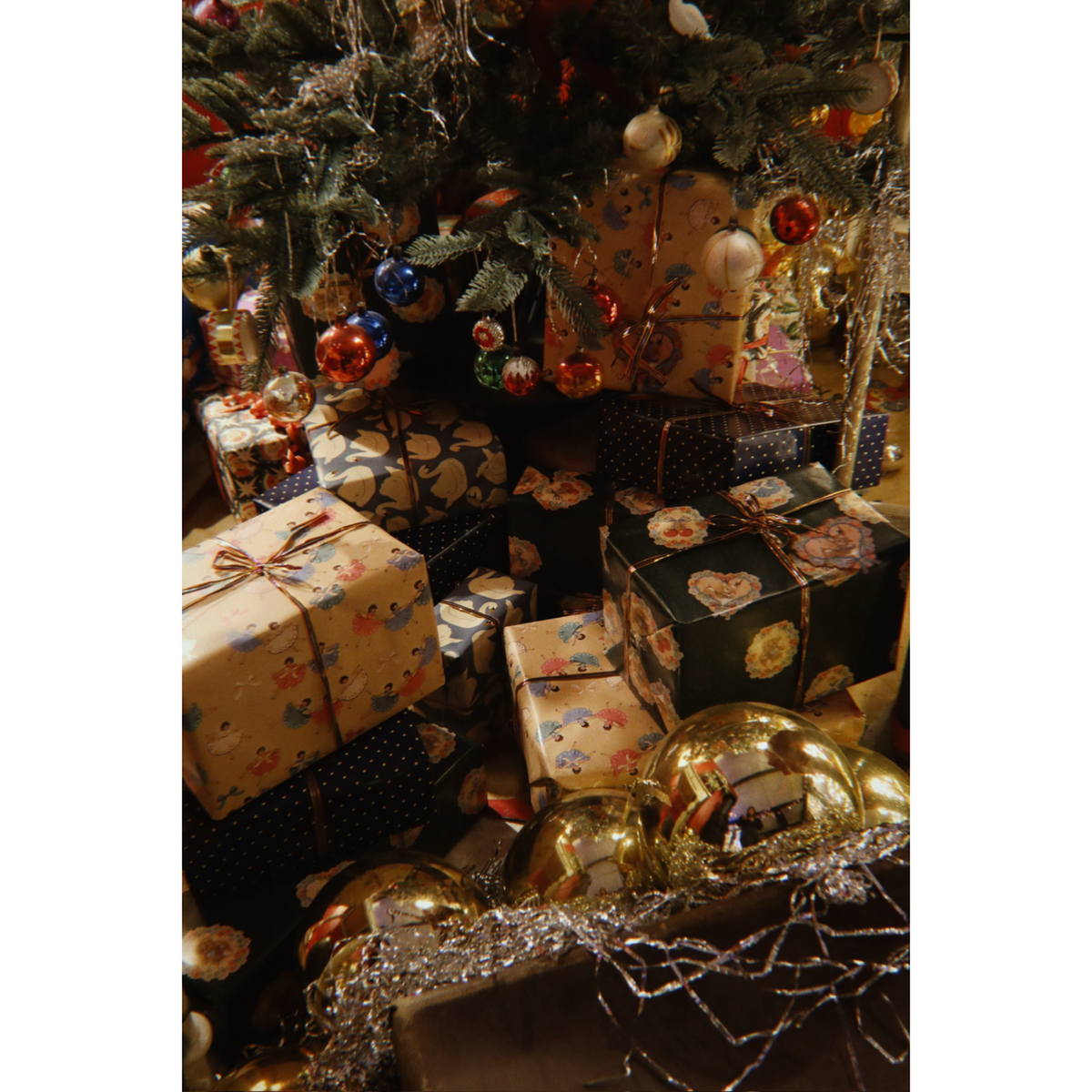 Konges Sløjd Deer Diary Green Wrapping Paper