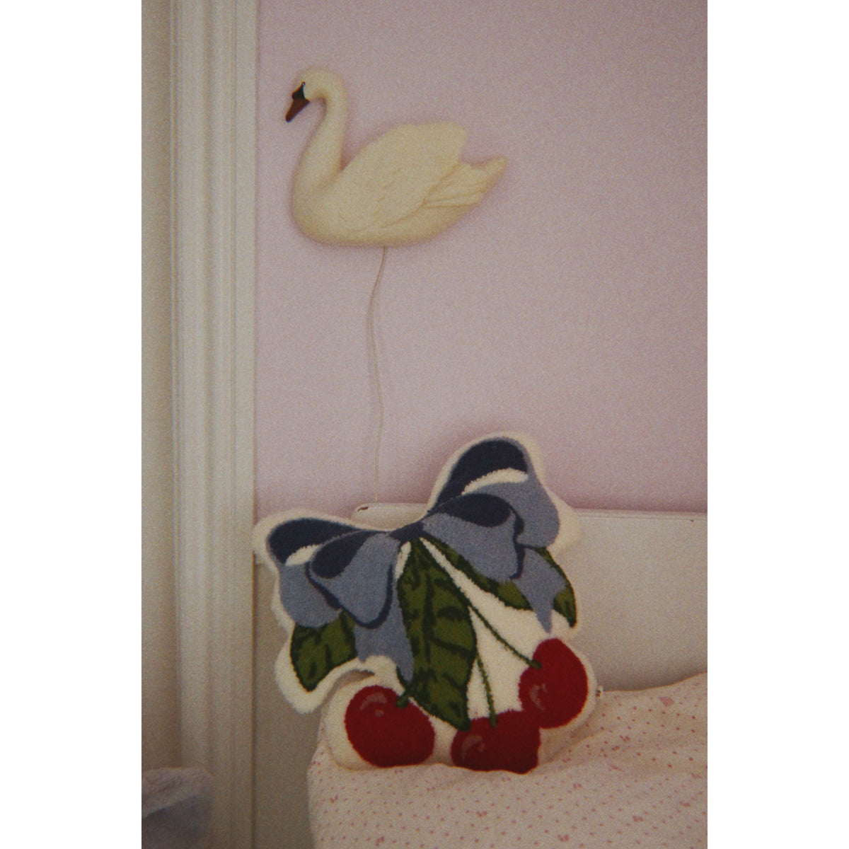 Konges Sløjd Beige Swan Wall Lamp