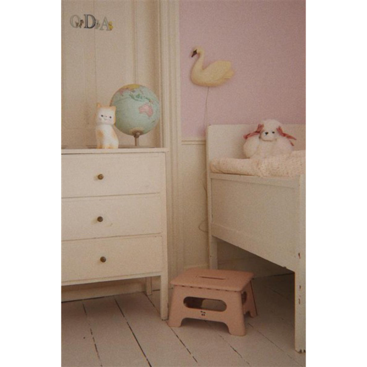 Konges Sløjd Beige Swan Wall Lamp